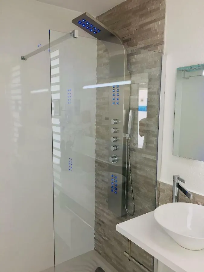Studio Cozy Mélissa Élégance - GUADELOUPE , LE GOSIER , DAMPIERRE - JACUZZI-SPA WELLIS EVEREST PREMIUM AVEC PLEINE VUE MER - OCÉAN à 180 degrés Appartement Le Gosier (Grande-Terre)