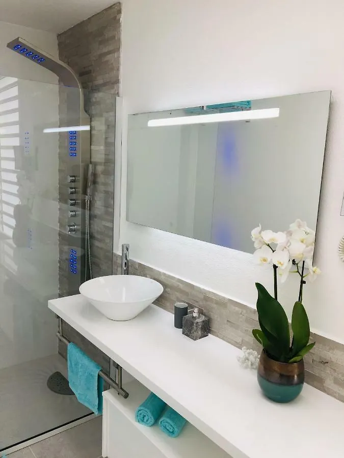 Studio Cozy Mélissa Élégance - GUADELOUPE , LE GOSIER , DAMPIERRE - JACUZZI-SPA WELLIS EVEREST PREMIUM AVEC PLEINE VUE MER - OCÉAN à 180 degrés Le Gosier (Grande-Terre)